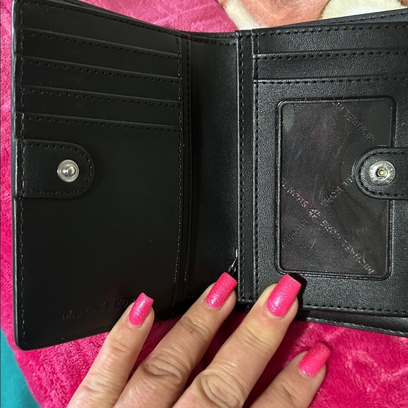 Michael Kors Wallet - Picture 11 of 11